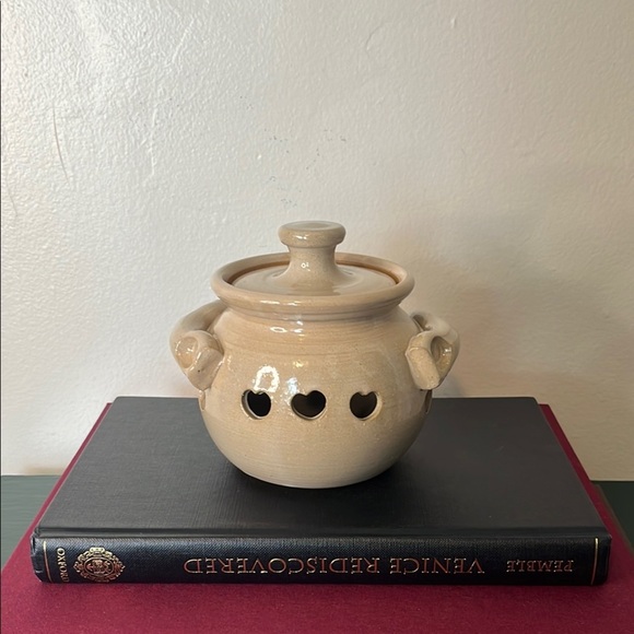 Handmade Stoneware Country Cottage Garlic Keeper w/ Blue Heart Design Signed - Picture 1 of 9
